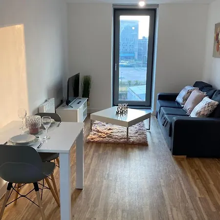1 Bedroom Lovely Apartment In Salford Quays Free Street Parking Subject To Availability Manchester Exterior photo