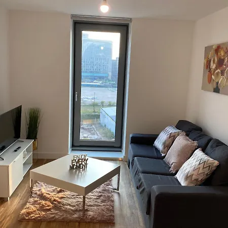1 Bedroom Lovely Apartment In Salford Quays Free Street Parking Subject To Availability Manchester Exterior photo