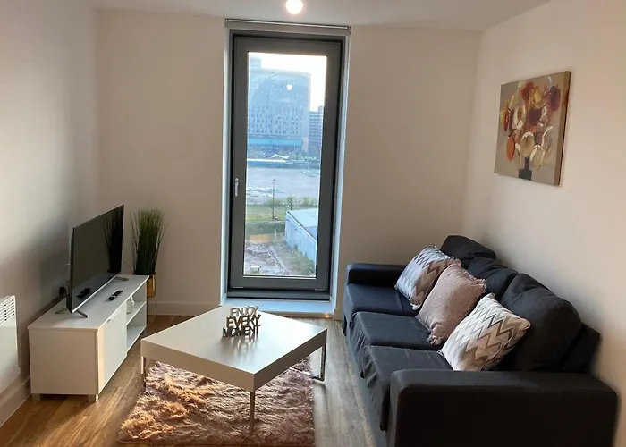 1 Bedroom Lovely Apartment In Salford Quays Free Street Parking Subject To Availability