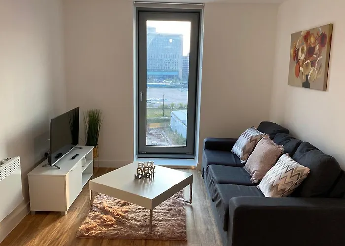 1 Bedroom Lovely Apartment In Salford Quays Free Street Parking Subject To Availability