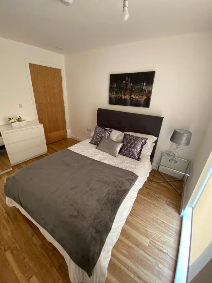 1 Bedroom Lovely In Salford Quays Free Street Parking Subject To Availability Apartment *