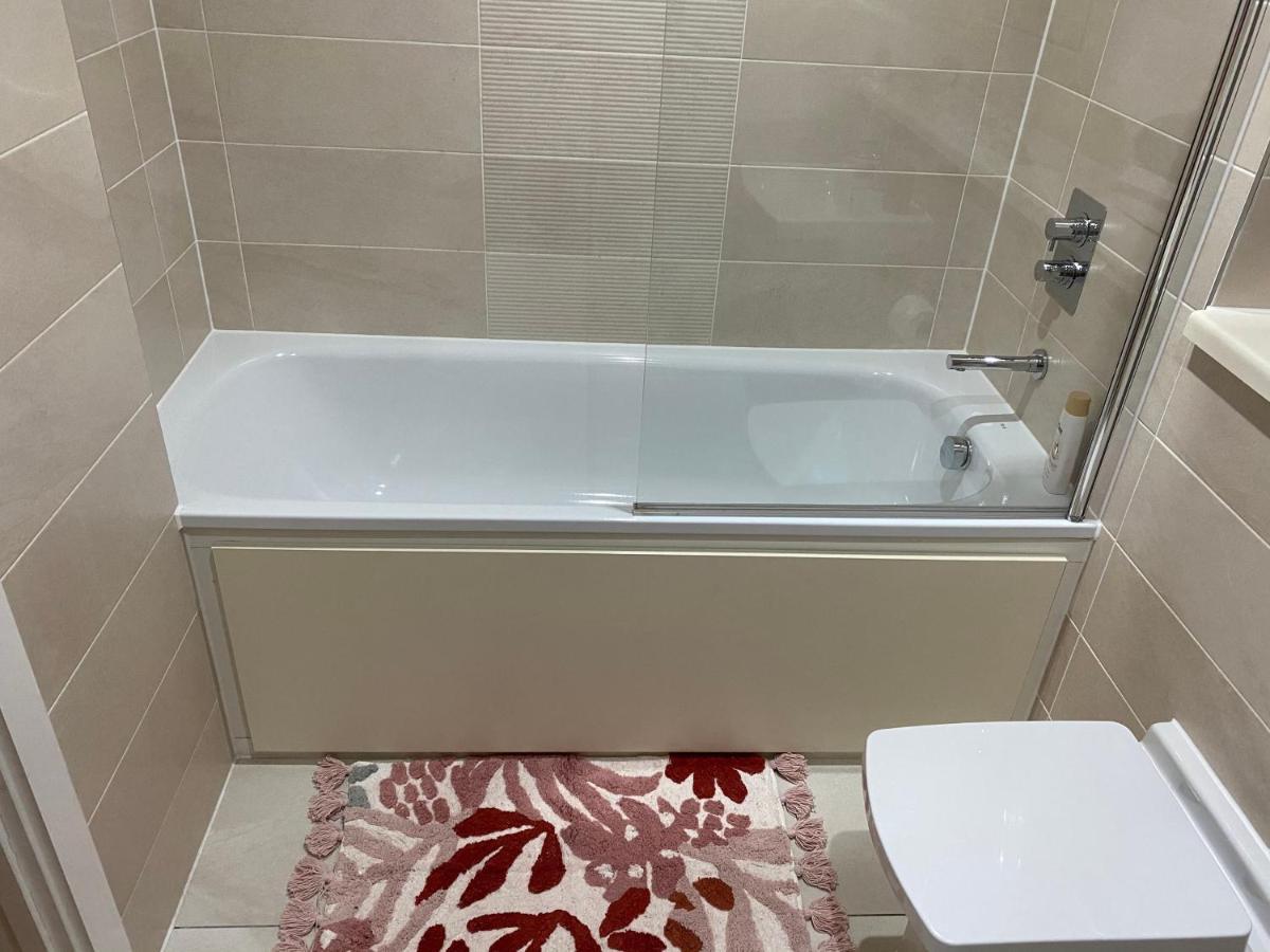 1 Bedroom Lovely In Salford Quays Free Street Parking Subject To Availability * Manchester