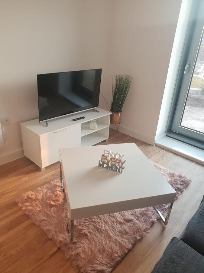 Apartment 1 Bedroom Lovely In Salford Quays Free Street Parking Subject To Availability