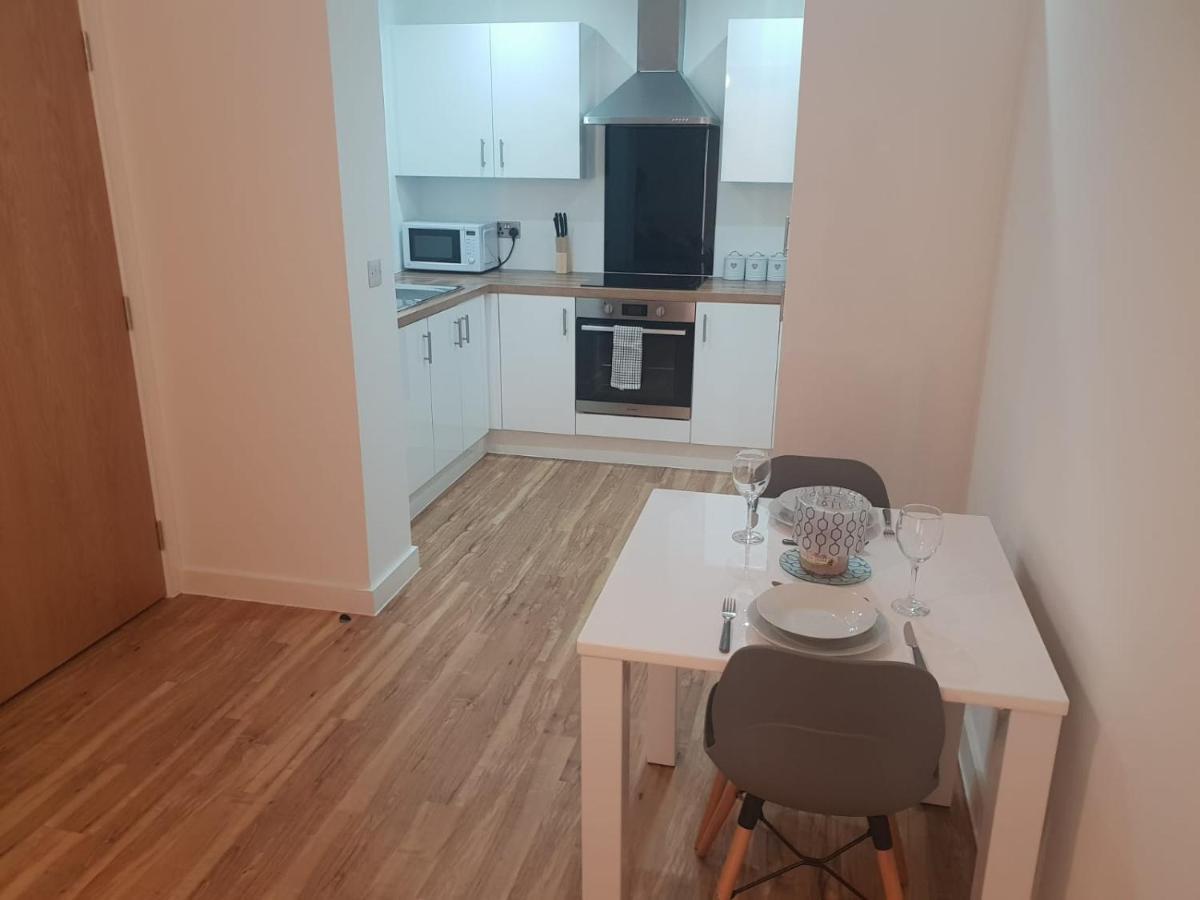 Apartment 1 Bedroom Lovely In Salford Quays Free Street Parking Subject To Availability