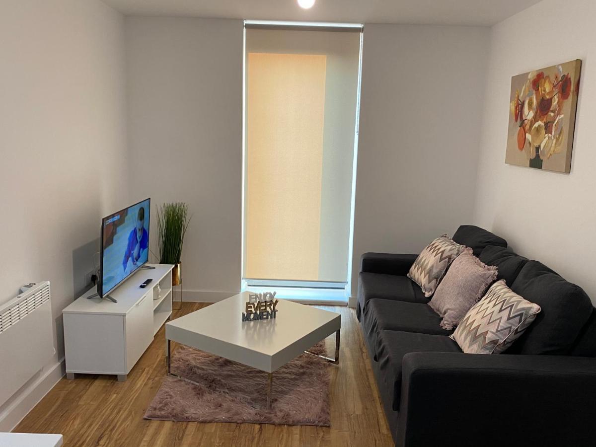 1 Bedroom Lovely In Salford Quays Free Street Parking Subject To Availability Apartment