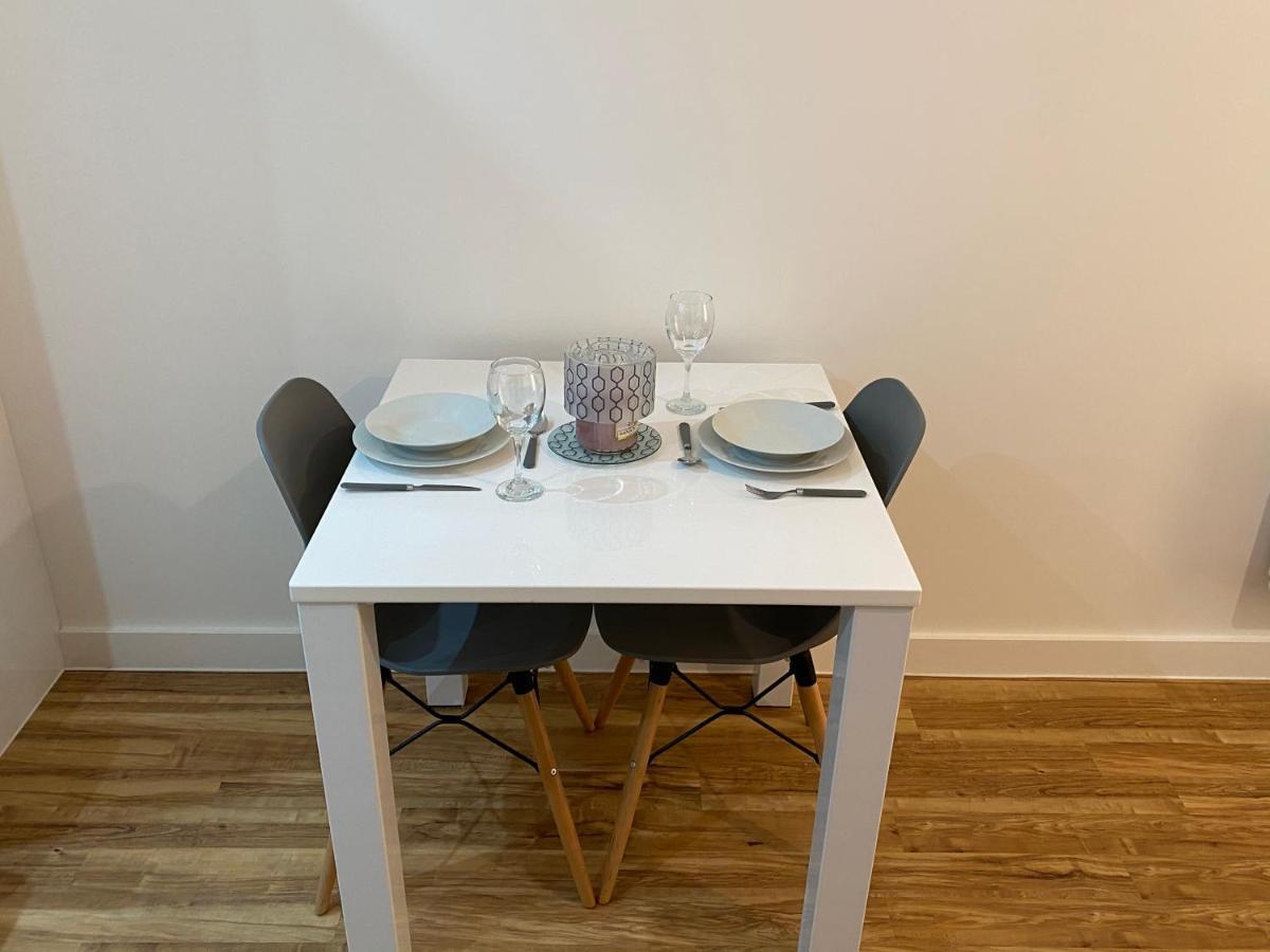 1 Bedroom Lovely In Salford Quays Free Street Parking Subject To Availability *