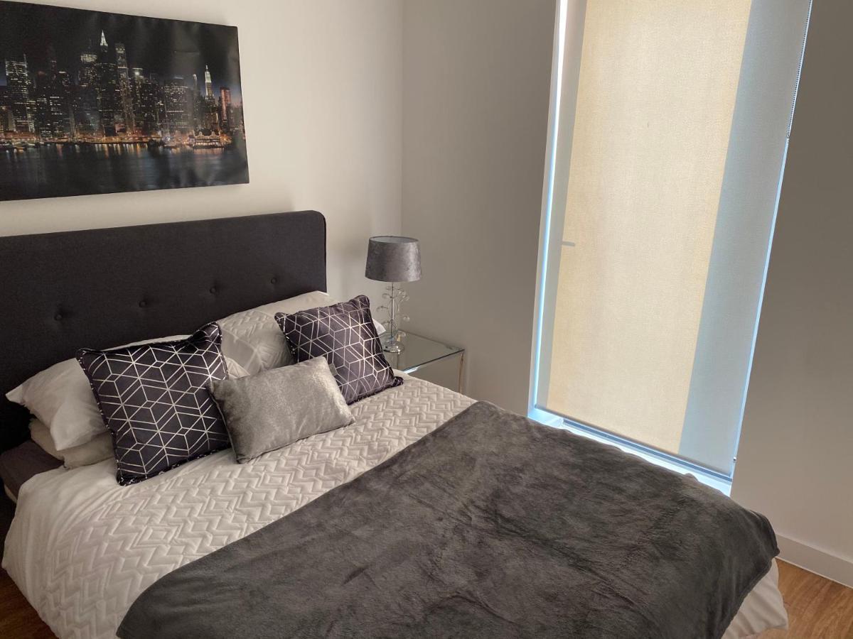 Apartment 1 Bedroom Lovely In Salford Quays Free Street Parking Subject To Availability