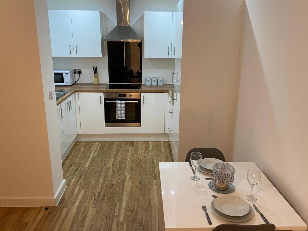 Apartment 1 Bedroom Lovely In Salford Quays Free Street Parking Subject To Availability *