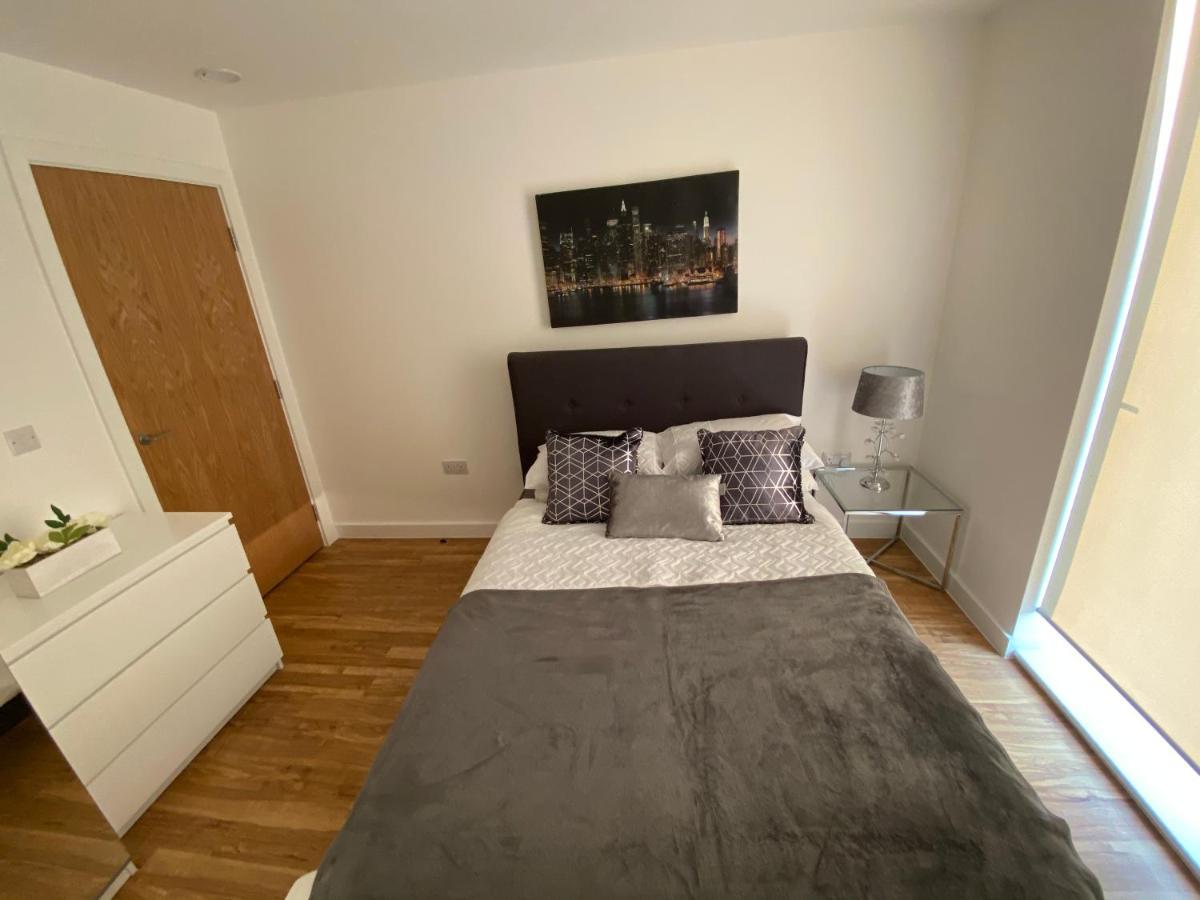 1 Bedroom Lovely In Salford Quays Free Street Parking Subject To Availability Apartment *