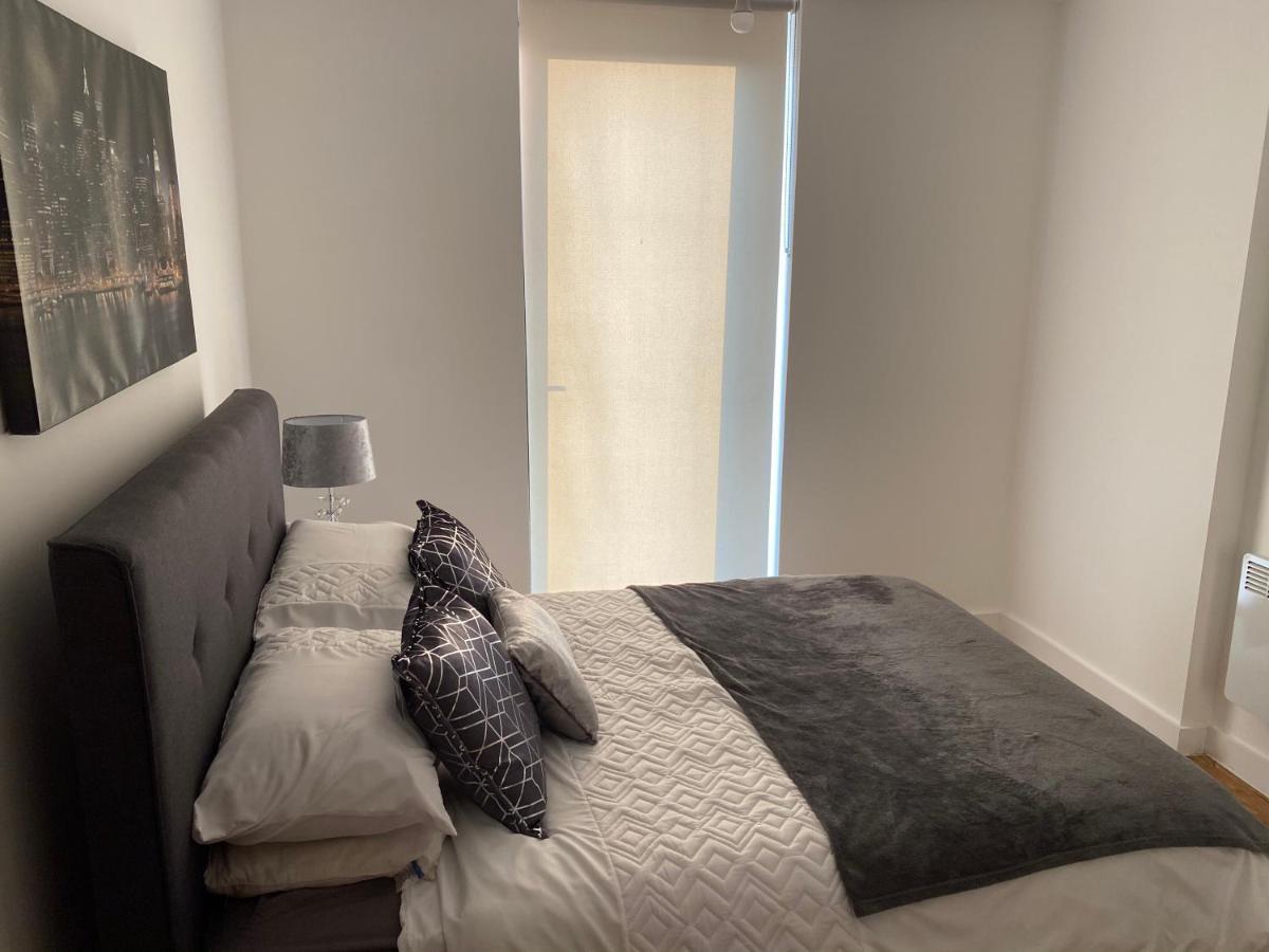 1 Bedroom Lovely In Salford Quays Free Street Parking Subject To Availability Apartment Manchester