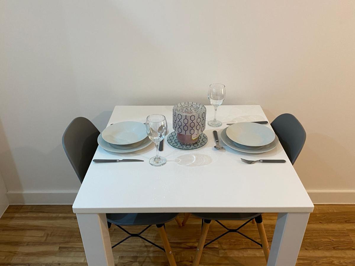 1 Bedroom Lovely In Salford Quays Free Street Parking Subject To Availability