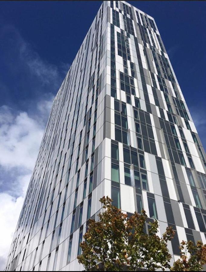 Apartment 1 Bedroom Lovely In Salford Quays Free Street Parking Subject To Availability Manchester