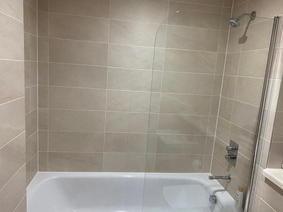 1 Bedroom Lovely In Salford Quays Free Street Parking Subject To Availability *