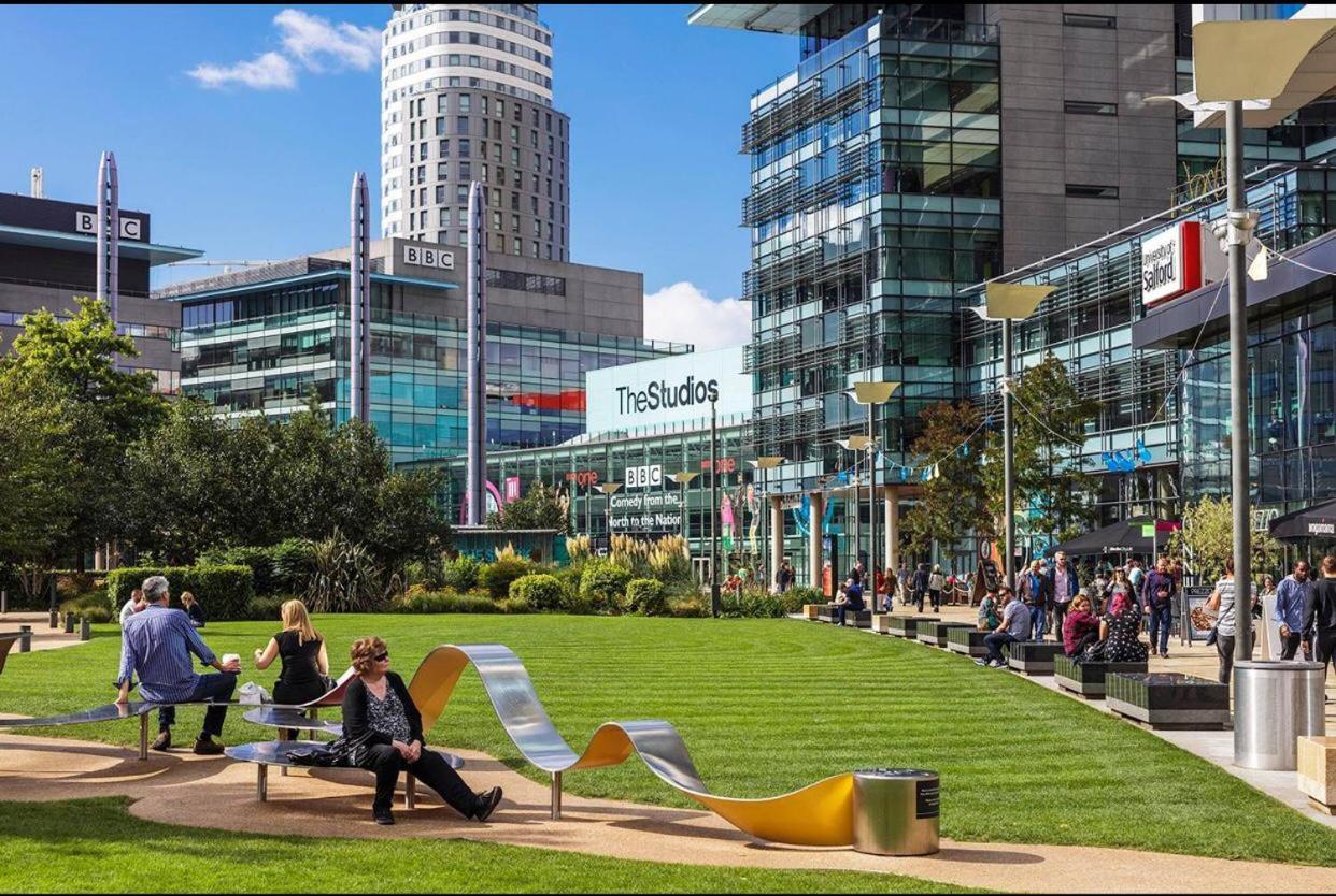 Apartment 1 Bedroom Lovely In Salford Quays Free Street Parking Subject To Availability Manchester