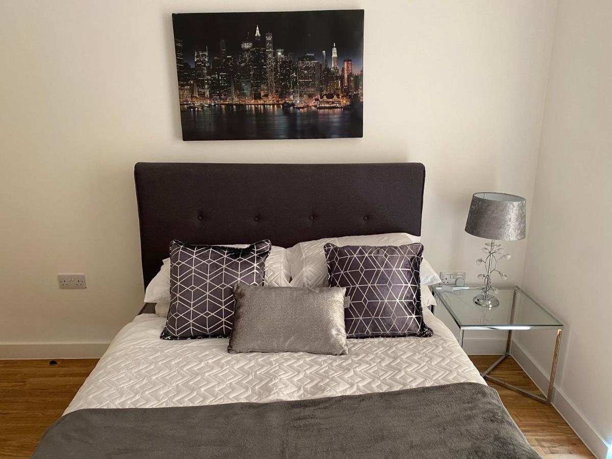 1 Bedroom Lovely In Salford Quays Free Street Parking Subject To Availability