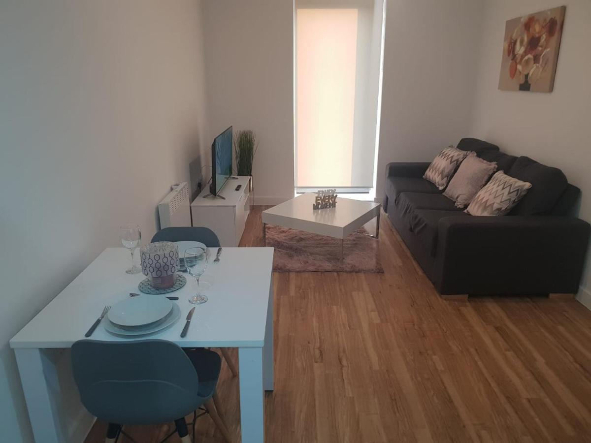 Апартаменты 1 Bedroom Lovely In Salford Quays Free Street Parking Subject To Availability *