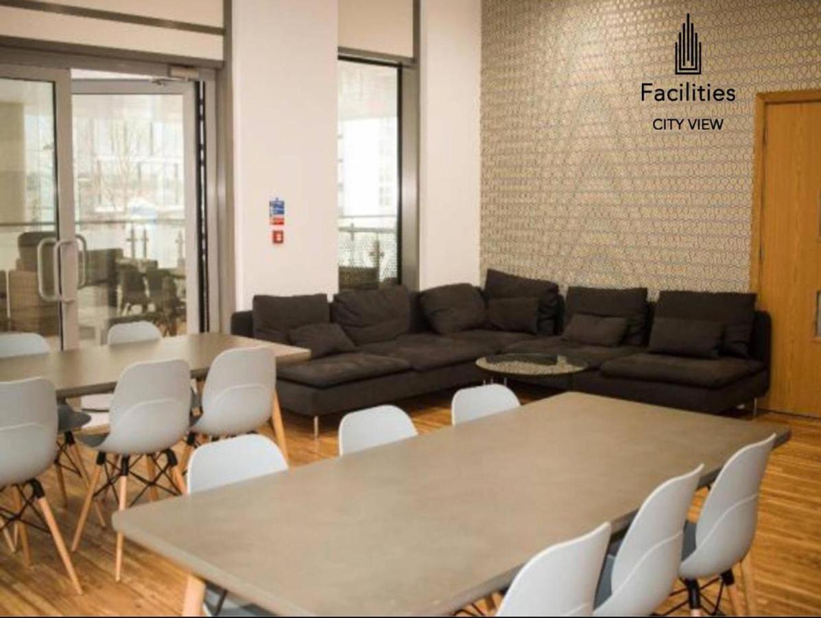 1 Bedroom Lovely In Salford Quays Free Street Parking Subject To Availability Апартаменты Манчестер