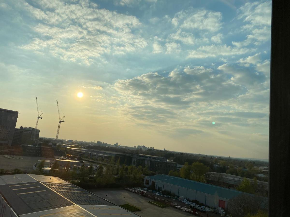 1 Bedroom Lovely In Salford Quays Free Street Parking Subject To Availability * Манчестер